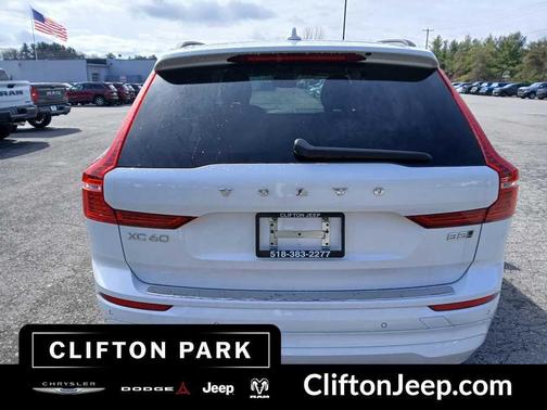 Crystal White Metallic 2023 Volvo XC60 B5 Core