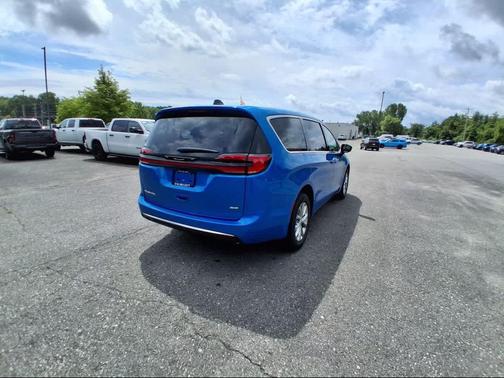 Hydro Blue Pearl-Coat Exterior Paint 2027 Chrysler Pacifica L