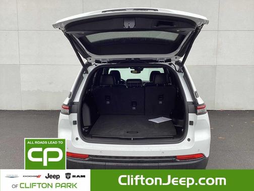 2022 Jeep Grand Cherokee Altitude