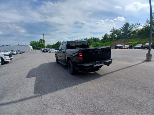 Diamond Black Crystal Pearl-Coat Exterior Paint 2026 RAM 1500 Big Horn/Lone Star