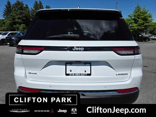 Bright White Clearcoat 2024 Jeep Grand Cherokee Laredo