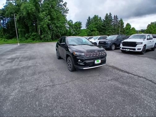 Diamond Black Crystal Pearl-Coat Exterior Paint 2026 Jeep Compass Limited