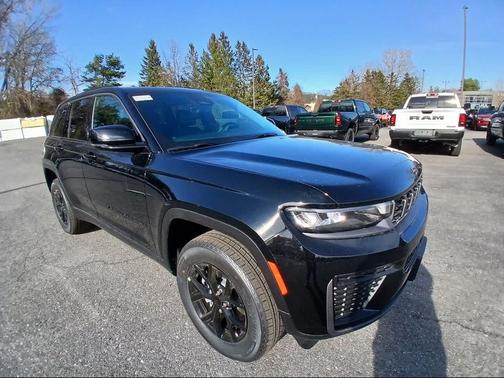 Diamond Black Crystal Pearl-Coat Exterior Paint 2026 Jeep Grand Cherokee Altitude