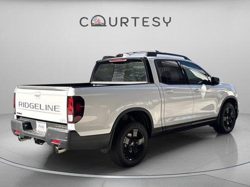 Platinum White Pearl 2026 Honda Ridgeline Black Edition