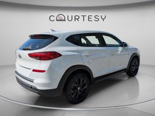 Dazzling White 2019 Hyundai TUCSON SE