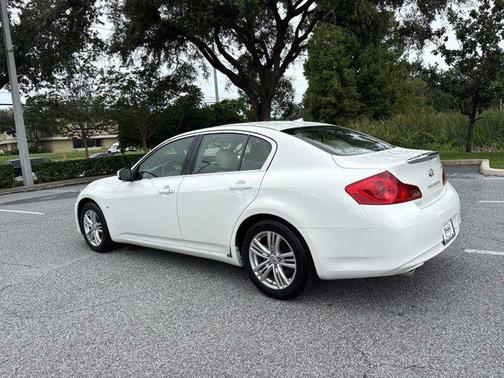 2015 INFINITI Q40 Base