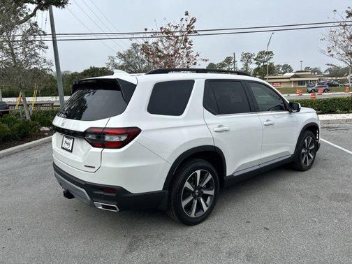 2025 Honda Pilot Touring 8-Passenger