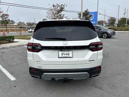 2025 Honda Pilot Touring 8-Passenger