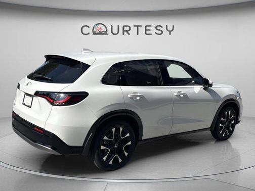 Platinum White Pearl 2026 Honda HR-V EX-L