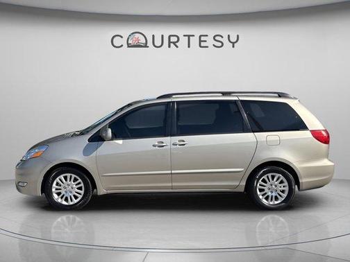 Beige 2008 Toyota Sienna XLE