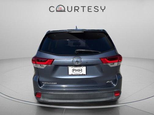 2018 Toyota Highlander SE