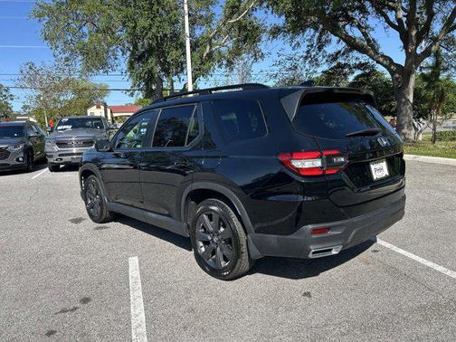 2023 Honda Pilot 2WD Sport
