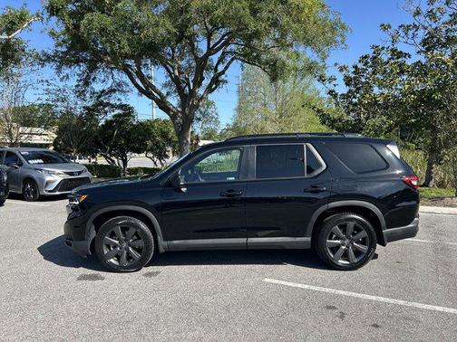 2023 Honda Pilot 2WD Sport