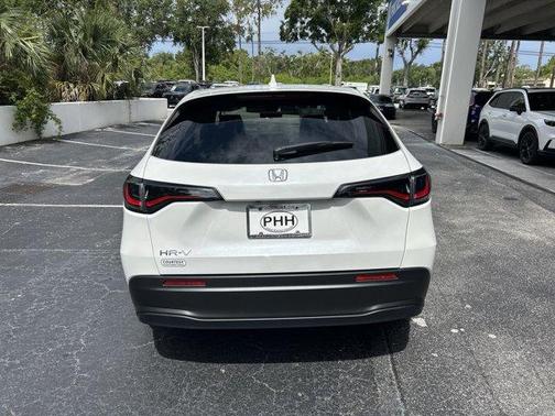 Platinum White Pearl 2026 Honda HR-V LX