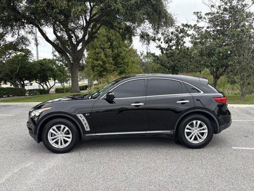 2017 INFINITI QX70 Base