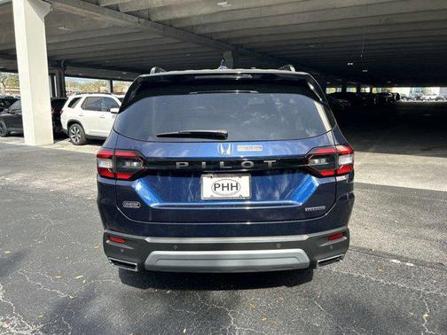 2025 Honda Pilot Touring 8-Passenger