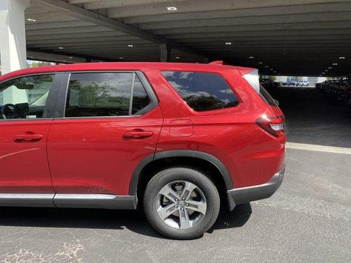 Radiant Red Metallic II 2023 Honda Pilot EX-L 7-Passenger