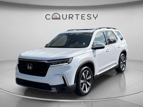 Radiant Red Metallic II 2024 Honda Pilot Touring