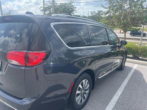 2020 Chrysler Pacifica Touring-L Plus