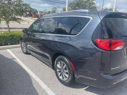 2020 Chrysler Pacifica Touring-L Plus