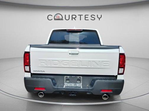 Platinum White Pearl 2026 Honda Ridgeline RTL
