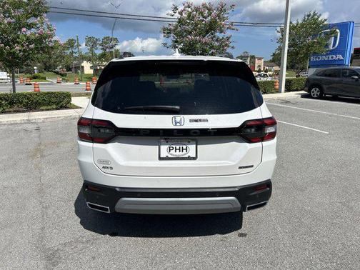 2025 Honda Pilot Touring 8-Passenger
