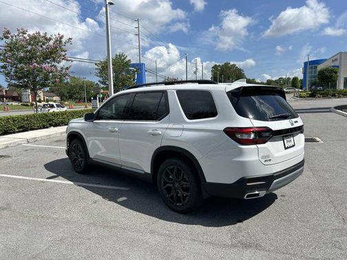 2025 Honda Pilot Touring 8-Passenger