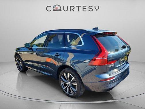 2022 Volvo XC60 B5 Momentum