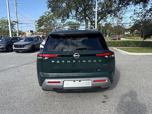 2024 Nissan Pathfinder SL FWD