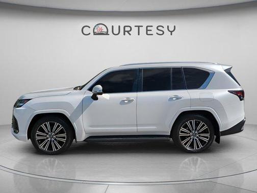White Pearl 2024 Lexus LX 600 Luxury