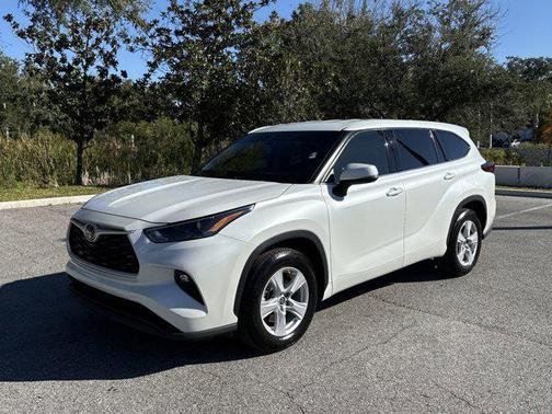 2022 Toyota Highlander LE