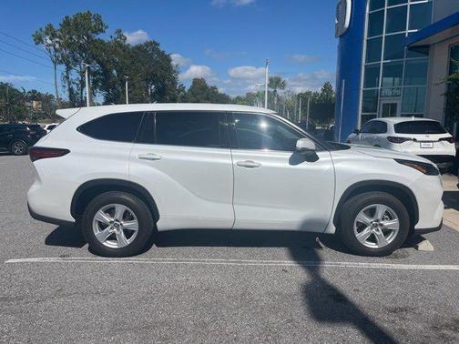 2022 Toyota Highlander LE