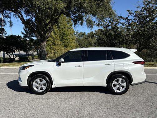 2022 Toyota Highlander LE