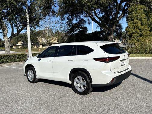 2022 Toyota Highlander LE