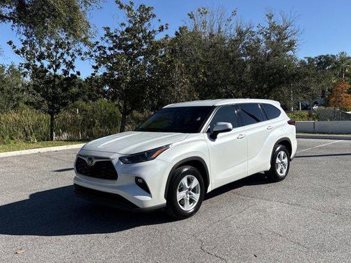 2022 Toyota Highlander LE