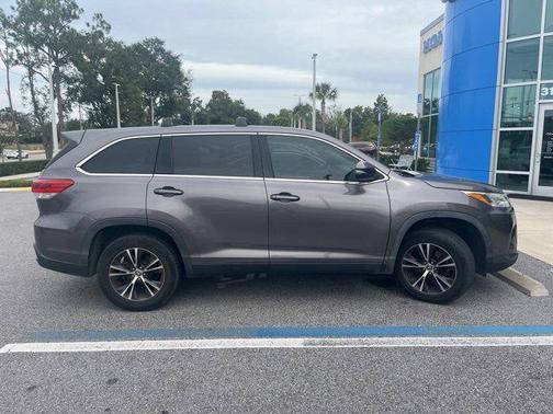 2019 Toyota Highlander LE I4