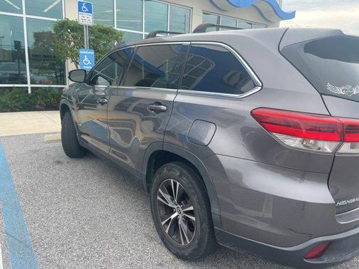 2019 Toyota Highlander LE I4