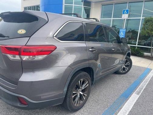2019 Toyota Highlander LE I4