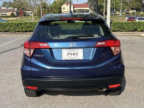 Deep Ocean Pearl 2017 Honda HR-V LX