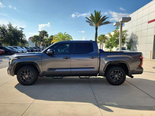 2022 Toyota Tundra Hybrid Platinum