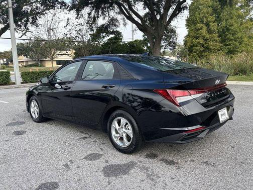 2023 Hyundai ELANTRA SE