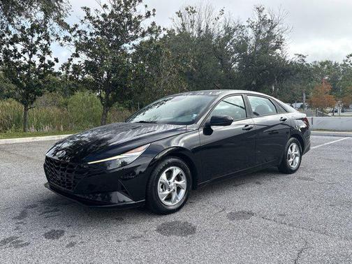 2023 Hyundai ELANTRA SE