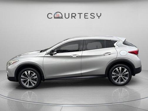 2018 INFINITI QX30 ESSENTIAL