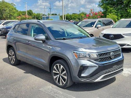 Platinum Gray Metallic 2022 Volkswagen Taos 1.5T SE