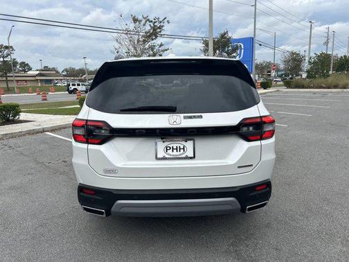 2025 Honda Pilot Touring 8-Passenger
