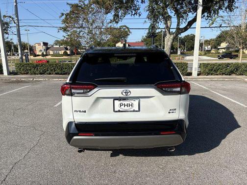 2025 Toyota RAV4 Hybrid SE