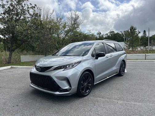 2022 Toyota Sienna XSE 7 Passenger
