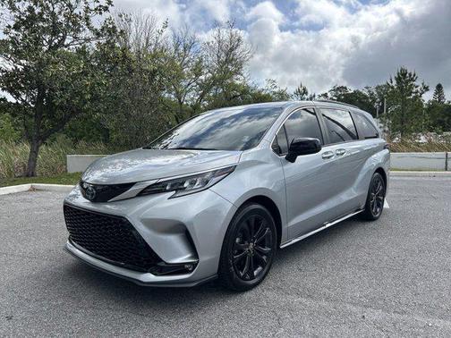 2022 Toyota Sienna XSE 7 Passenger