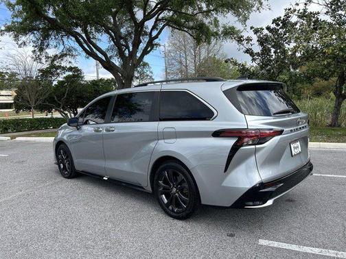 2022 Toyota Sienna XSE 7 Passenger