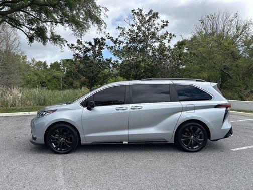2022 Toyota Sienna XSE 7 Passenger